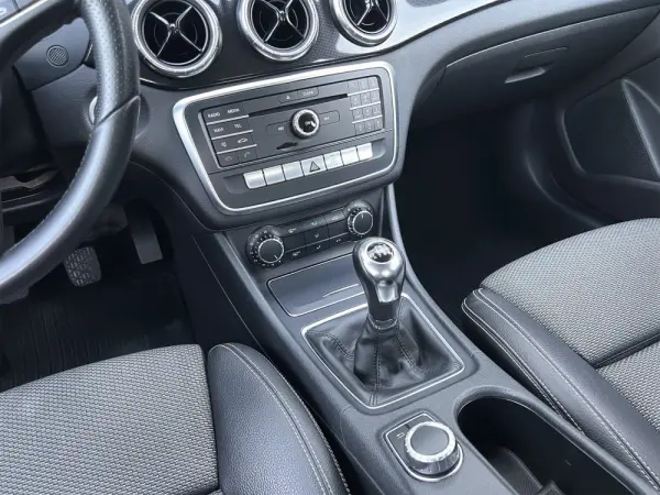 Mercedes-Benz CLA 180 d Urban 33