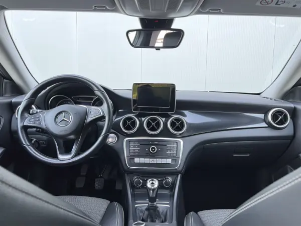 Mercedes-Benz CLA 180 d Urban 32