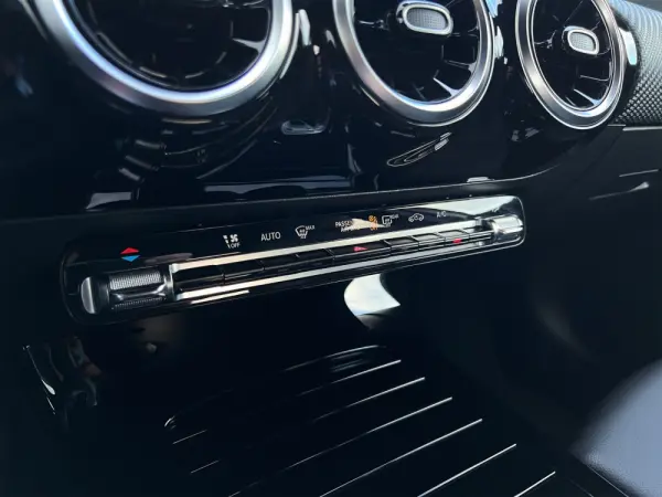 Mercedes-Benz A 180 Limousine d Business Solutions Aut. 56