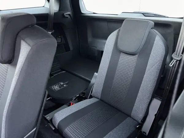 Peugeot 5008 PureTech 130 EAT8 Stop & Start Active Business-Pack 15