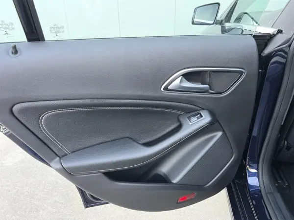 Mercedes-Benz CLA 180 d Urban 31