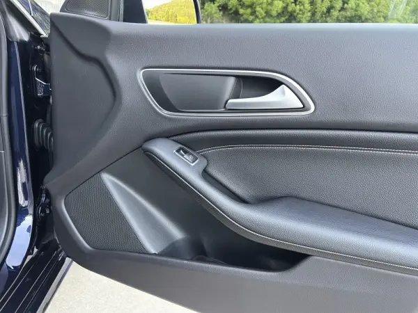 Mercedes-Benz CLA 180 d Urban 28