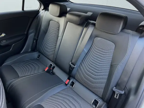 Mercedes-Benz A 180 Limousine d Business Solutions Aut. 37