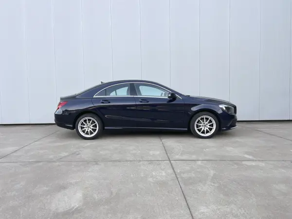 Mercedes-Benz CLA 180 d Urban 8