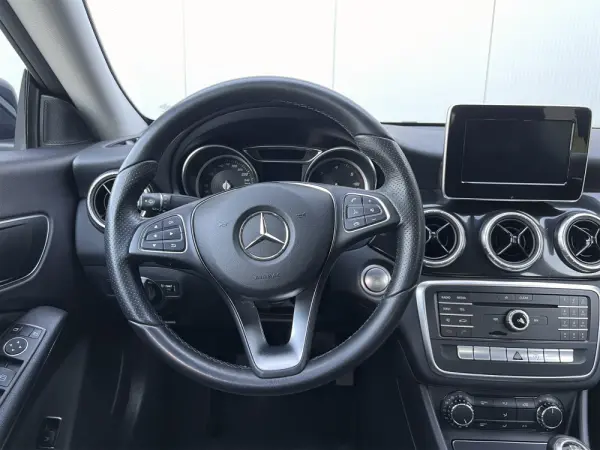 Mercedes-Benz CLA 180 d Urban 34