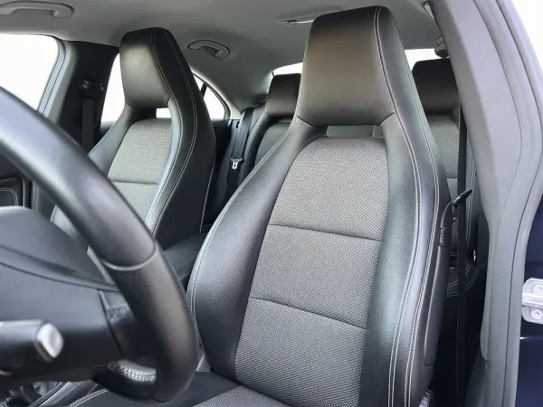 Mercedes-Benz CLA 180 d Urban 12