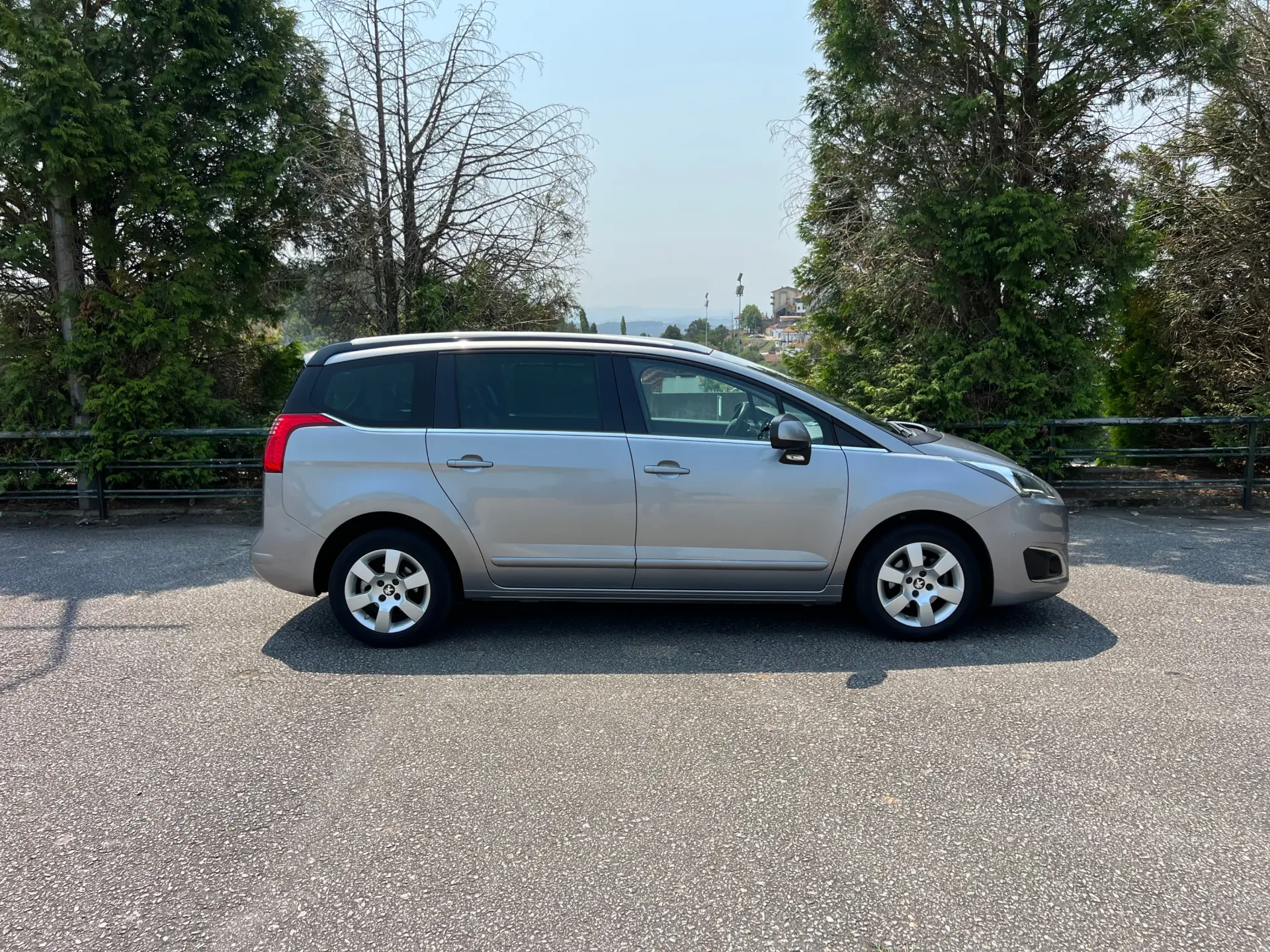 Peugeot 5008 1.6 E-HDi 7L Allure 2-Tronic 4