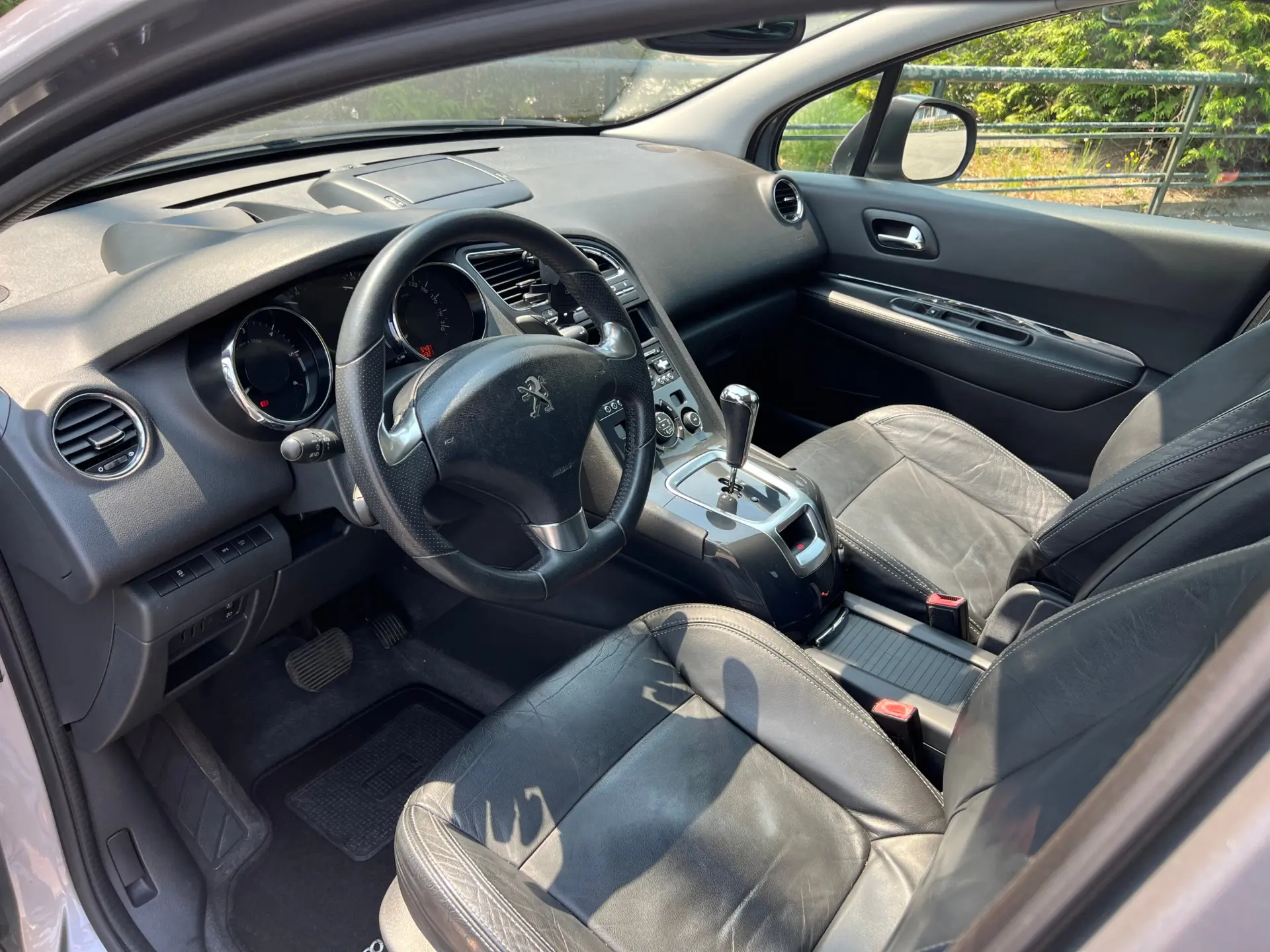 Peugeot 5008 1.6 E-HDi 7L Allure 2-Tronic 10