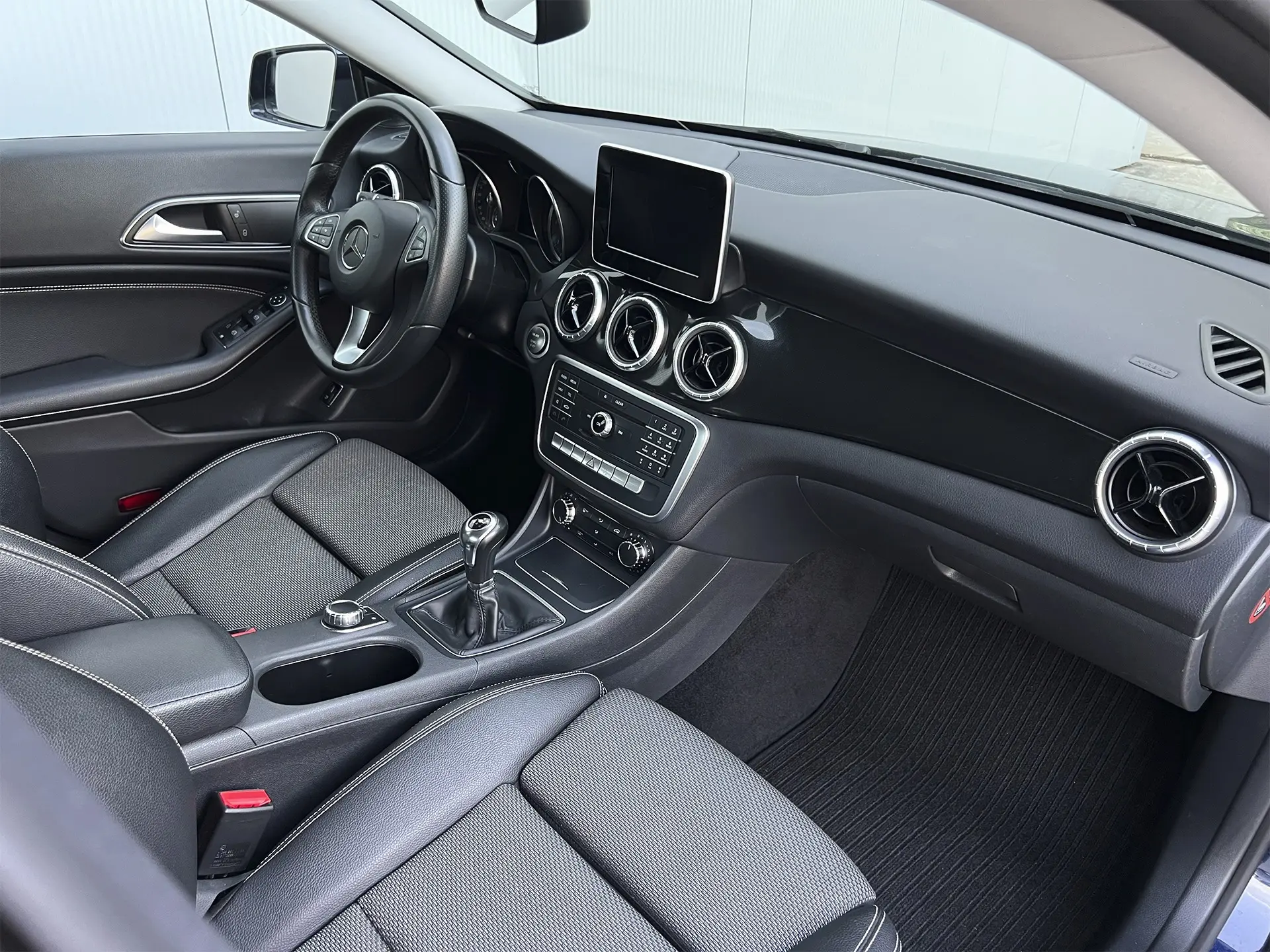 Mercedes-Benz CLA 180 d Urban 26