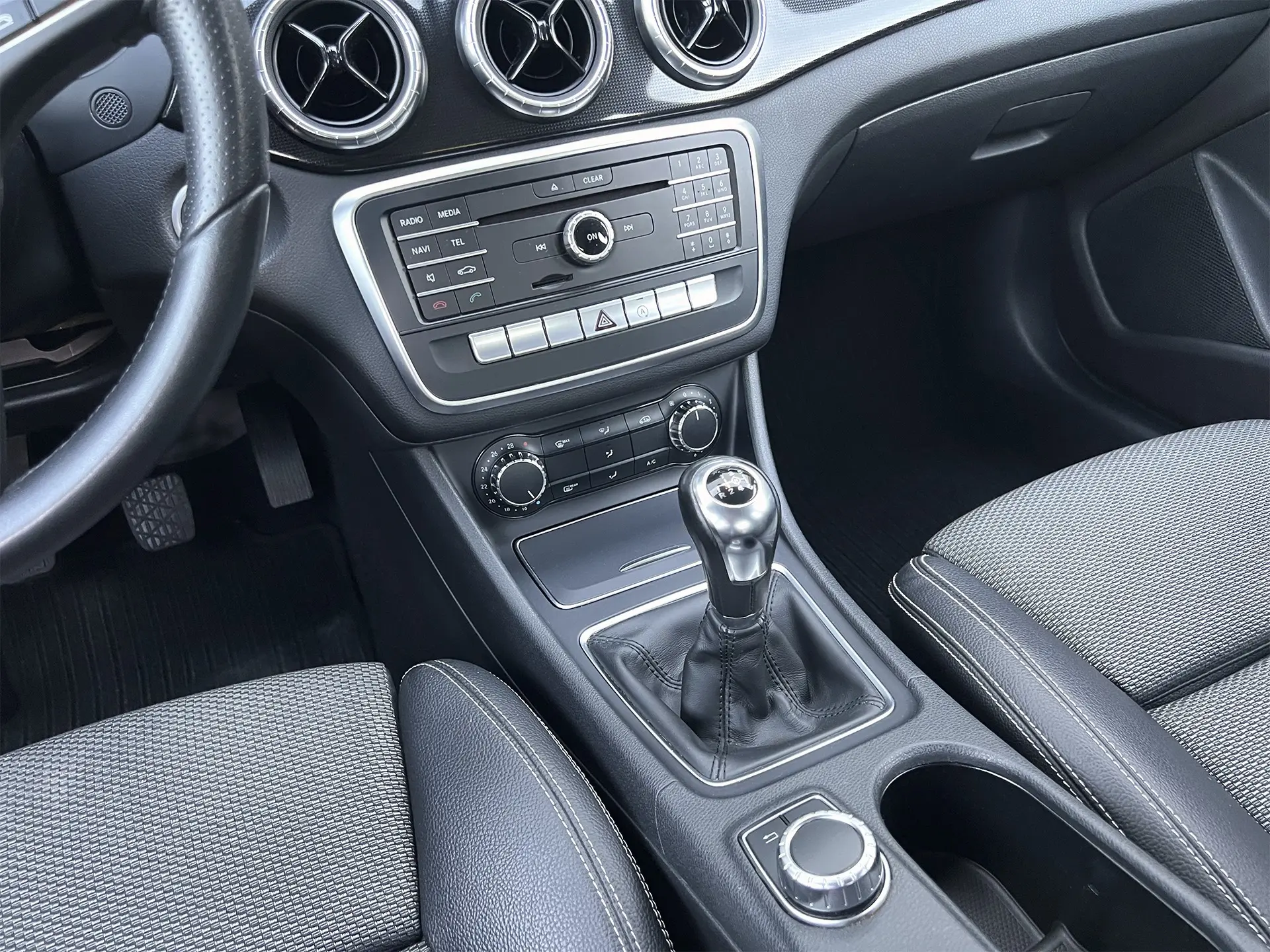 Mercedes-Benz CLA 180 d Urban 33