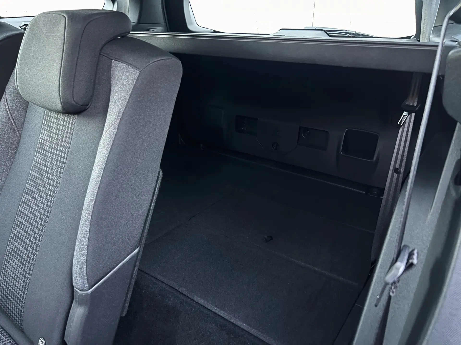 Peugeot 5008 PureTech 130 EAT8 Stop & Start Active Business-Pack 13