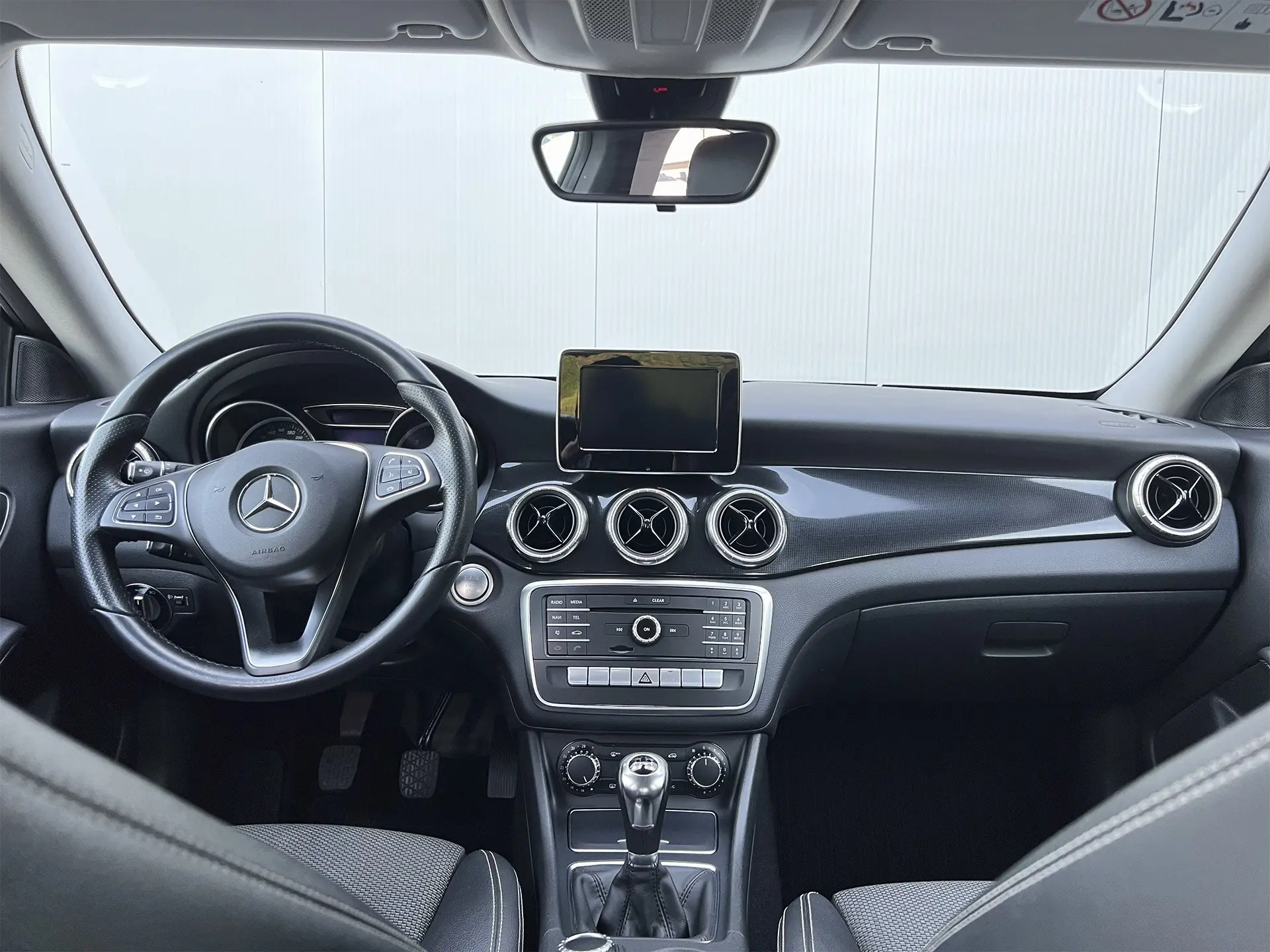 Mercedes-Benz CLA 180 d Urban 32
