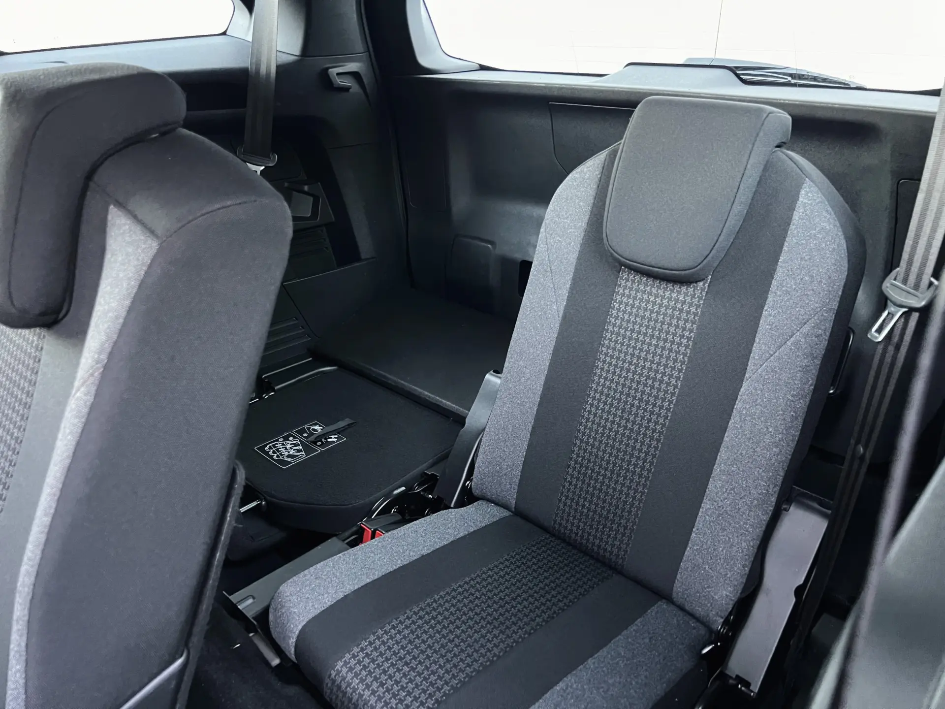 Peugeot 5008 PureTech 130 EAT8 Stop & Start Active Business-Pack 15