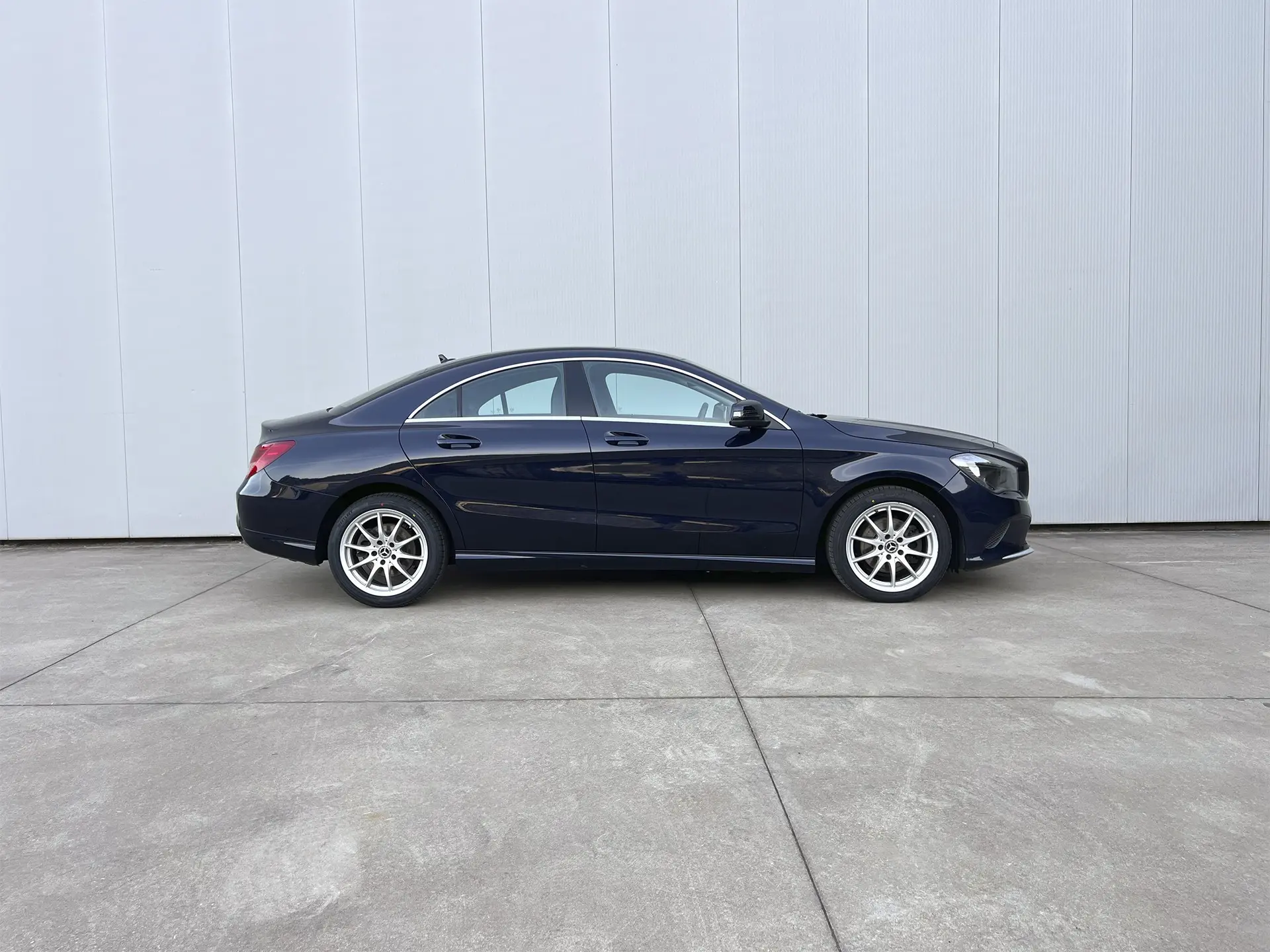 Mercedes-Benz CLA 180 d Urban 8