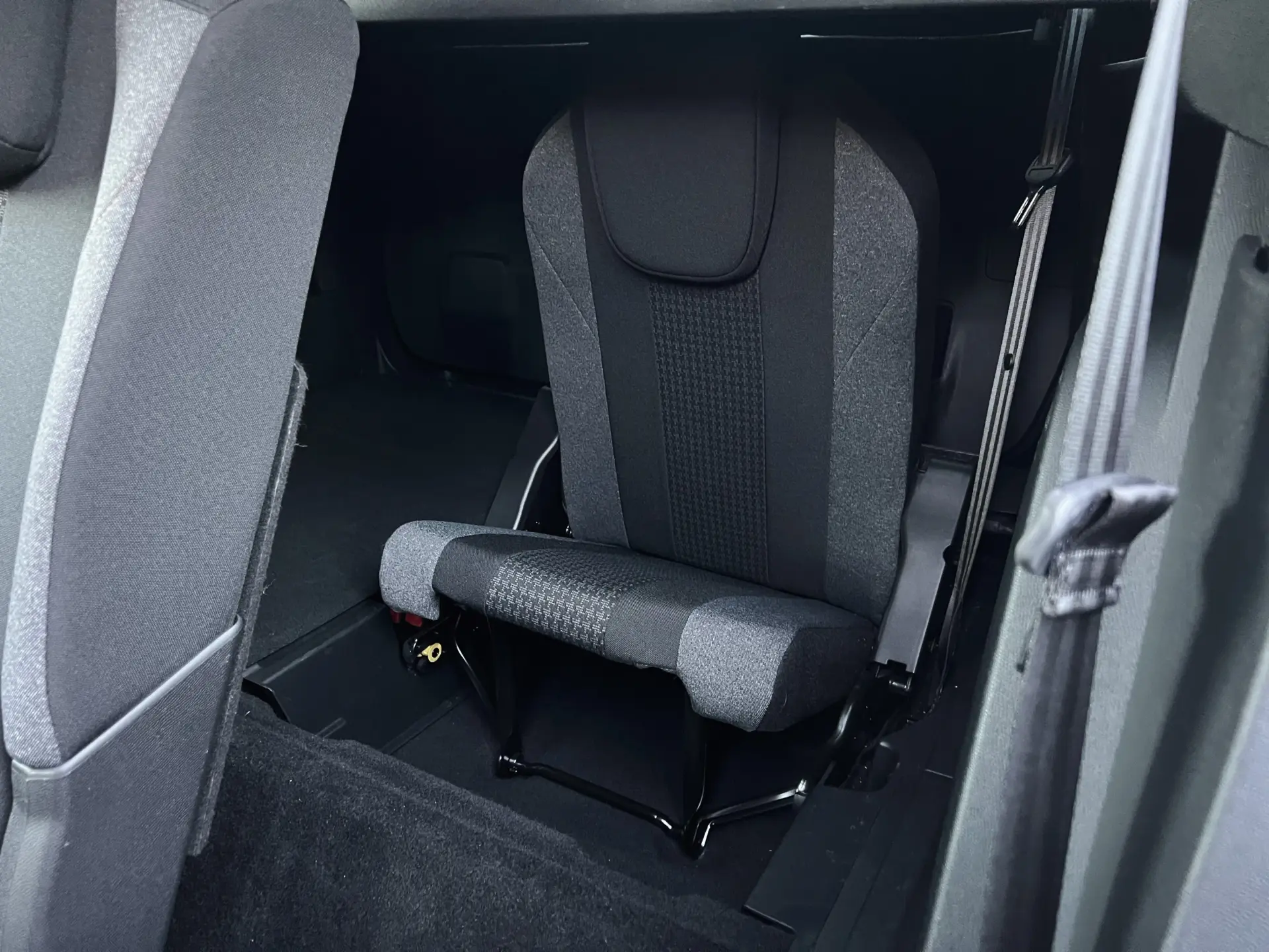 Peugeot 5008 PureTech 130 EAT8 Stop & Start Active Business-Pack 14