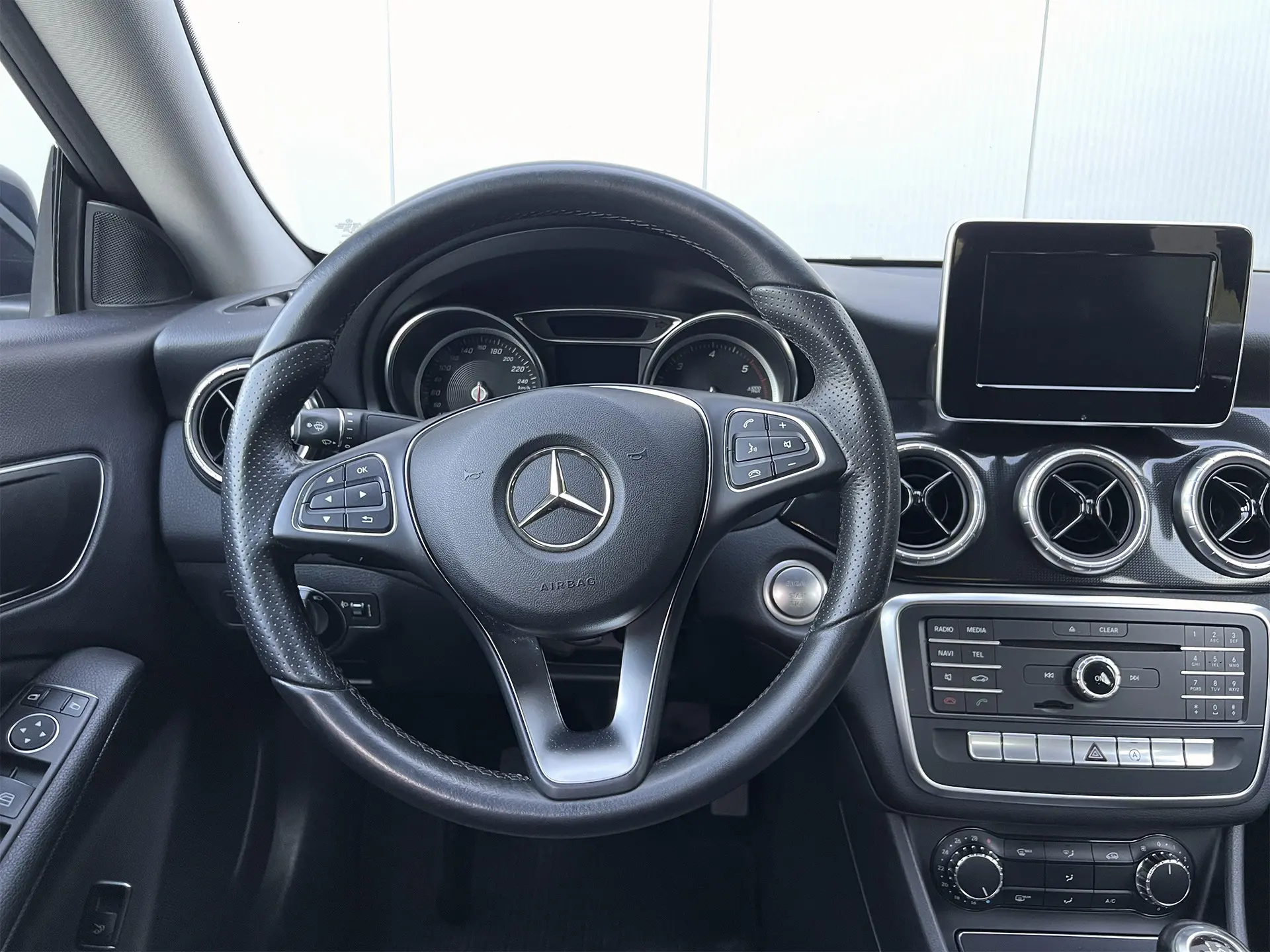 Mercedes-Benz CLA 180 d Urban 34
