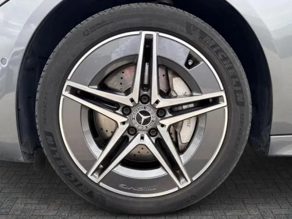 Mercedes-Benz C 300 e AMG Line 15
