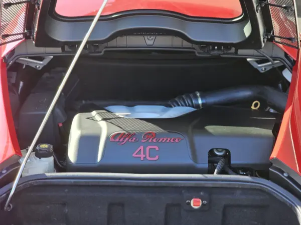 Alfa Romeo 4C 1750 TBi 9