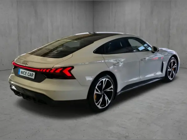 Audi e-tron GT quattro 6