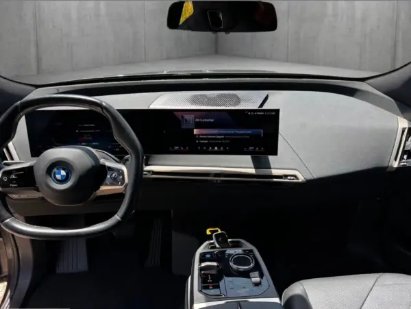 BMW iX xDrive 40 7