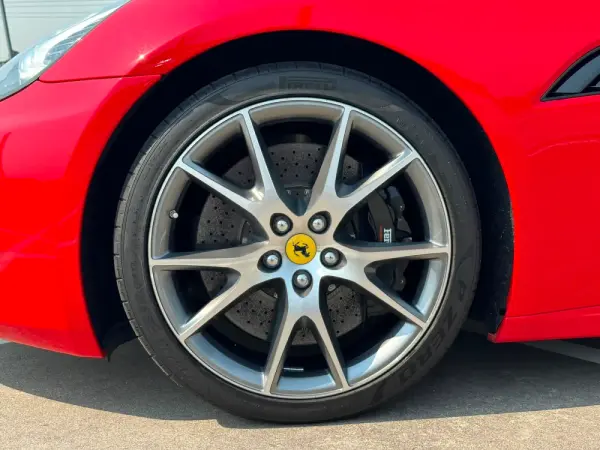 Ferrari California 4.3 V8 12