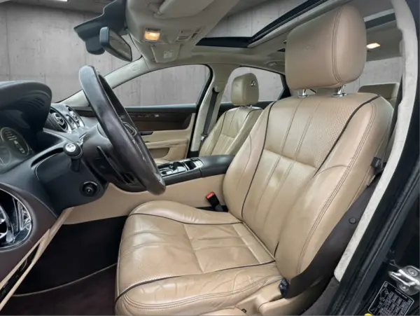 Jaguar XJ 3.0 D V6 Premium Luxury 10