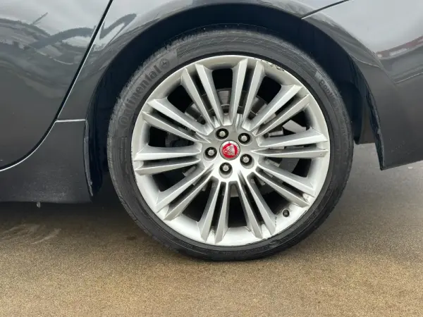 Jaguar XJ 3.0 D V6 Premium Luxury 9