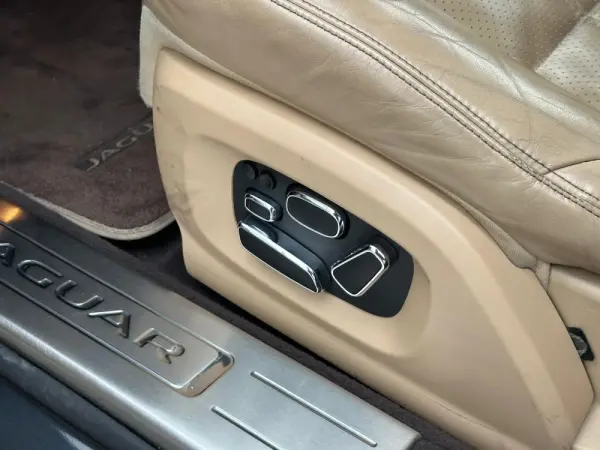 Jaguar XJ 3.0 D V6 Premium Luxury 11