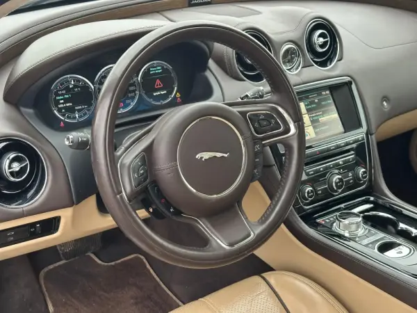 Jaguar XJ 3.0 D V6 Premium Luxury 13