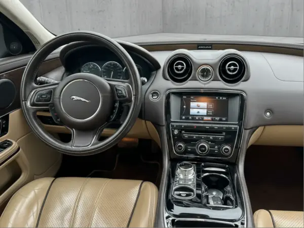 Jaguar XJ 3.0 D V6 Premium Luxury 14