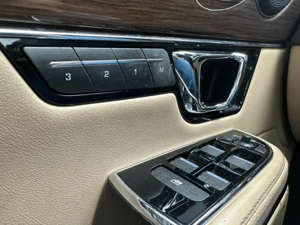Jaguar XJ 3.0 D V6 Premium Luxury 35