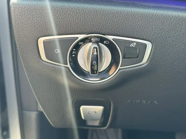 Mercedes-Benz E 220 d Avantgarde 29