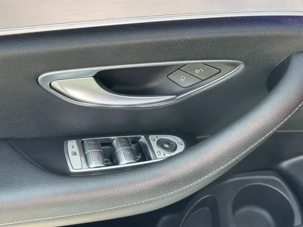 Mercedes-Benz E 220 d Avantgarde 30