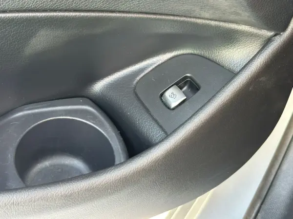 Mercedes-Benz E 220 d Avantgarde 31