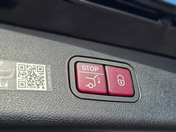 Mercedes-Benz E 300 e Avantgarde 8