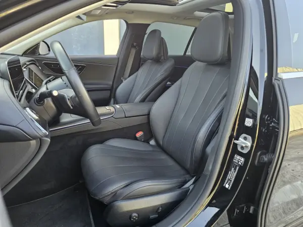 Mercedes-Benz E 300 e Avantgarde 12