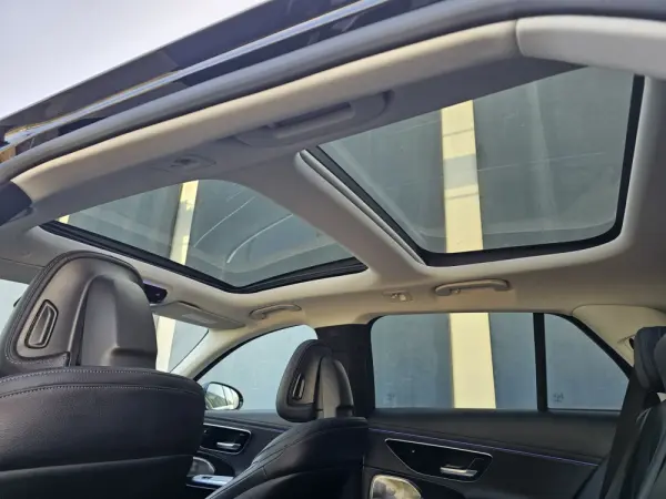 Mercedes-Benz E 300 e Avantgarde 14