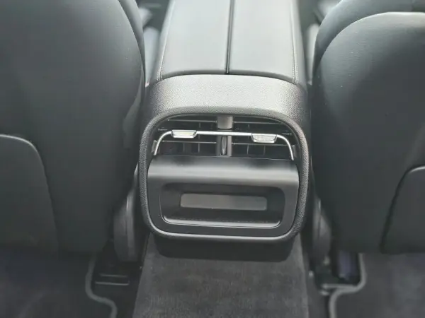 Mercedes-Benz E 300 e Avantgarde 16