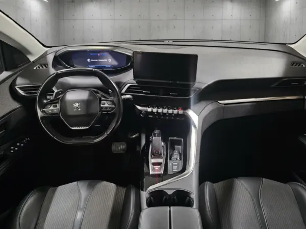 Peugeot 5008 1.2 PureTech Allure EAT8 6
