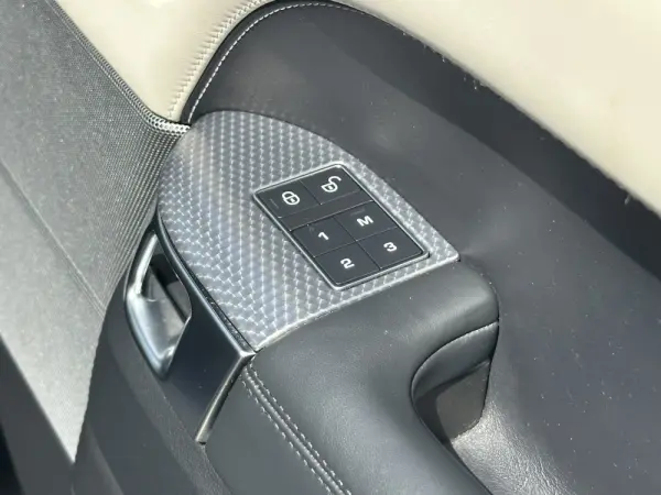 Land Rover Range Rover Sport P400e SE 16