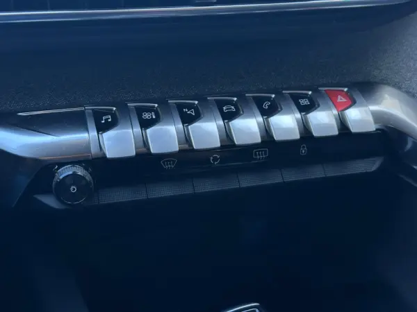 Peugeot 3008 PureTech 130 Stop & Start GPF EAT8 Allure 23