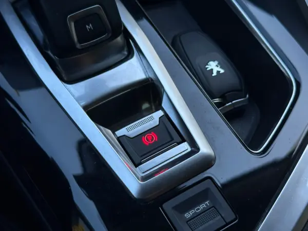 Peugeot 3008 PureTech 130 Stop & Start GPF EAT8 Allure 22