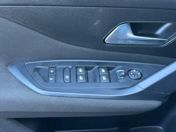 Peugeot 308 SW BlueHDi 130 EAT8 Allure 44