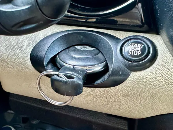 MINI 3 Portas One D 22