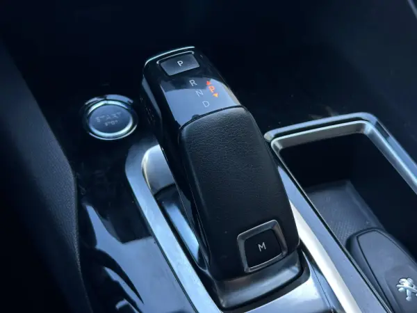 Peugeot 3008 PureTech 130 Stop & Start GPF EAT8 Allure 21