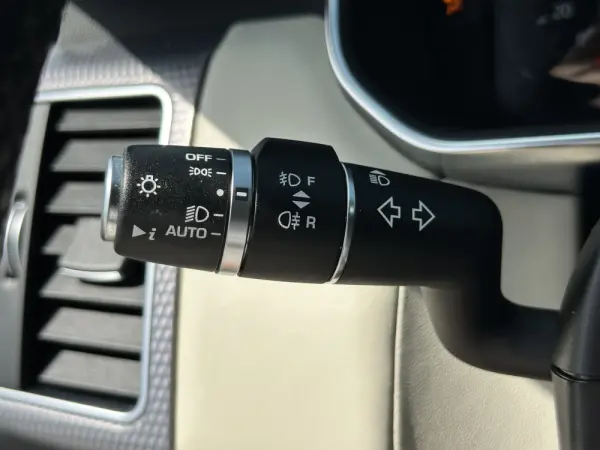 Land Rover Range Rover Sport P400e SE 50