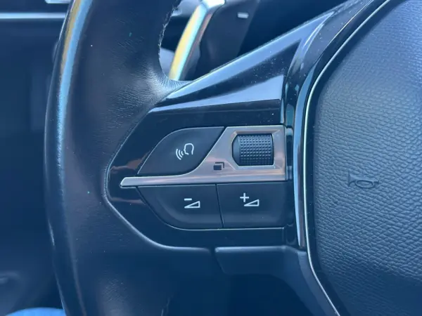Peugeot 3008 PureTech 130 Stop & Start GPF EAT8 Allure 25