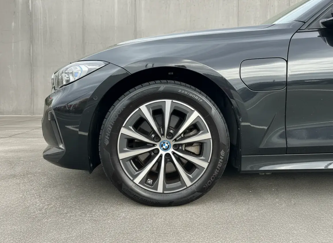 BMW 330 e Touring xDrive Aut. 35
