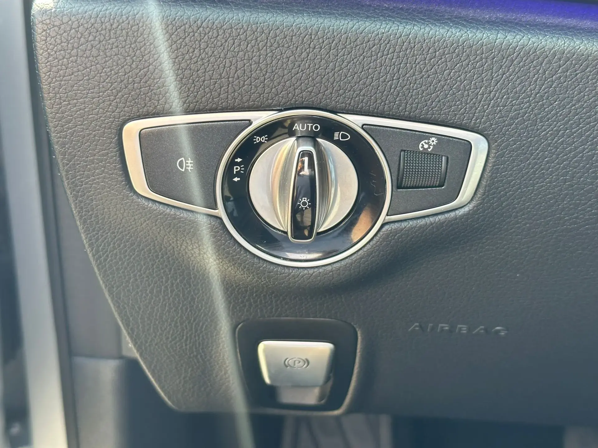 Mercedes-Benz E 220 d Avantgarde 29