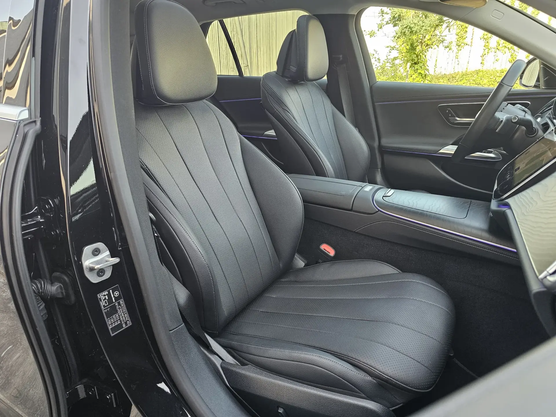 Mercedes-Benz E 300 e Avantgarde 11